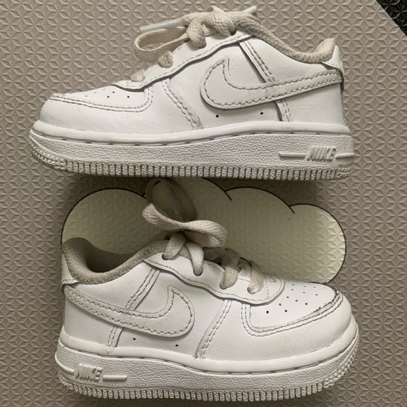 Air Force 1 - Picture 1 of 8